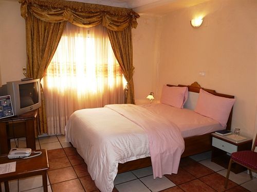 Azam Hotel Bamenda Екстериор снимка