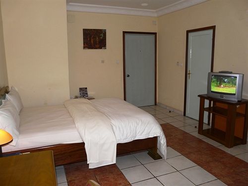 Azam Hotel Bamenda Екстериор снимка