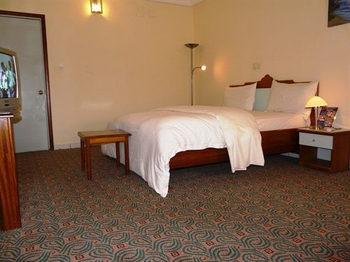 Azam Hotel Bamenda Екстериор снимка