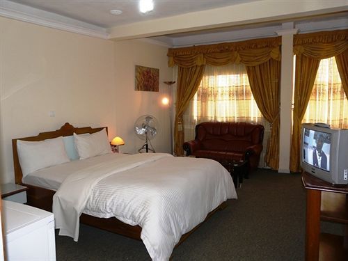 Azam Hotel Bamenda Екстериор снимка