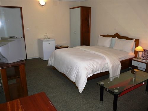 Azam Hotel Bamenda Екстериор снимка