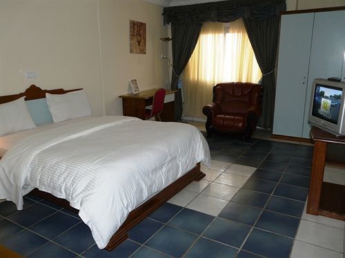 Azam Hotel Bamenda Екстериор снимка