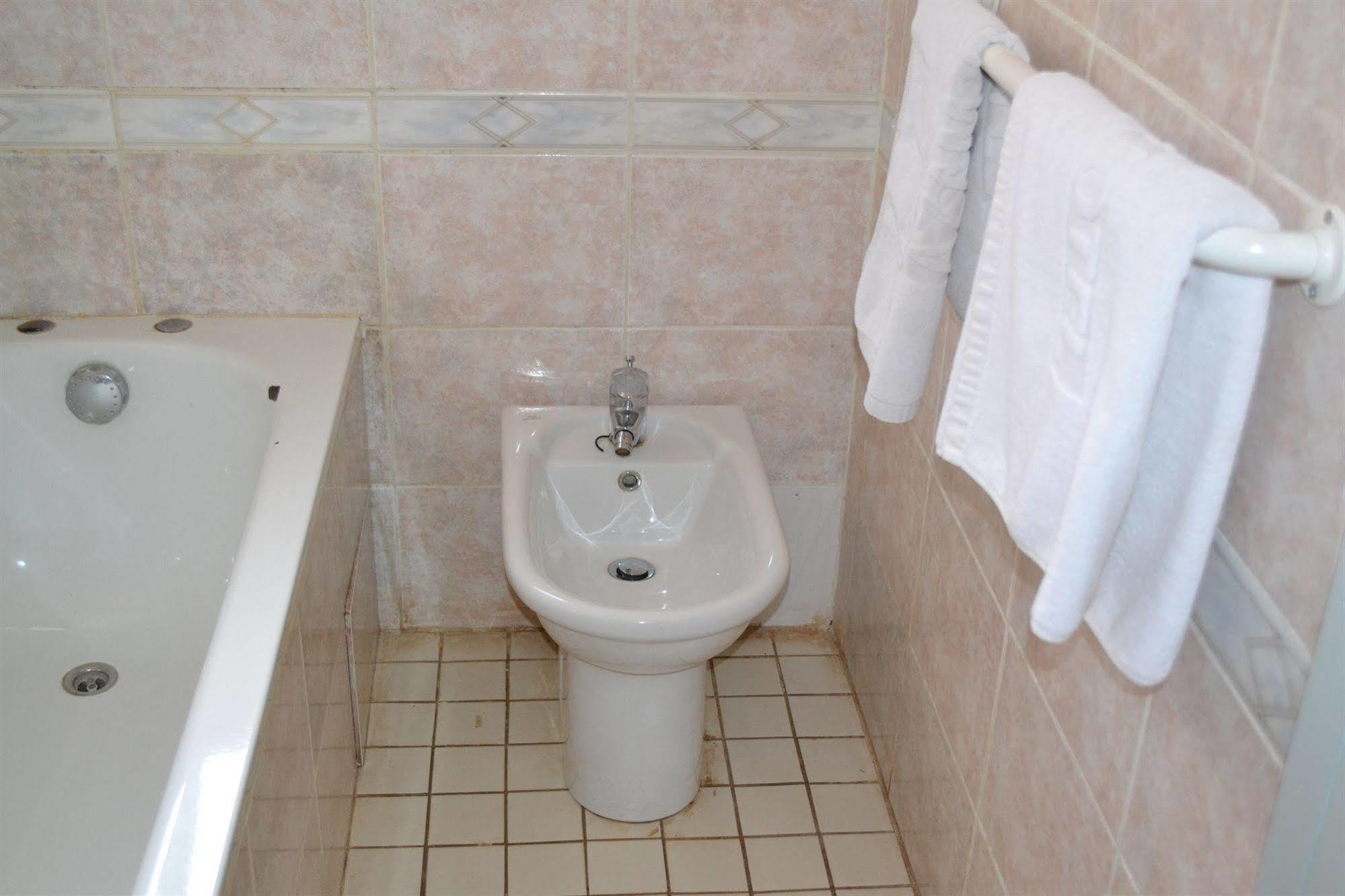 Azam Hotel Bamenda Екстериор снимка